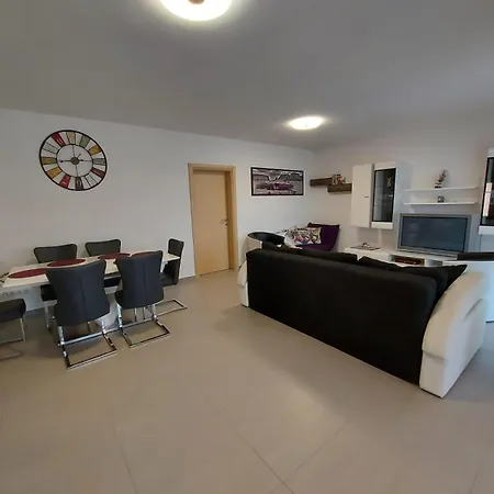 Apartment Bora *